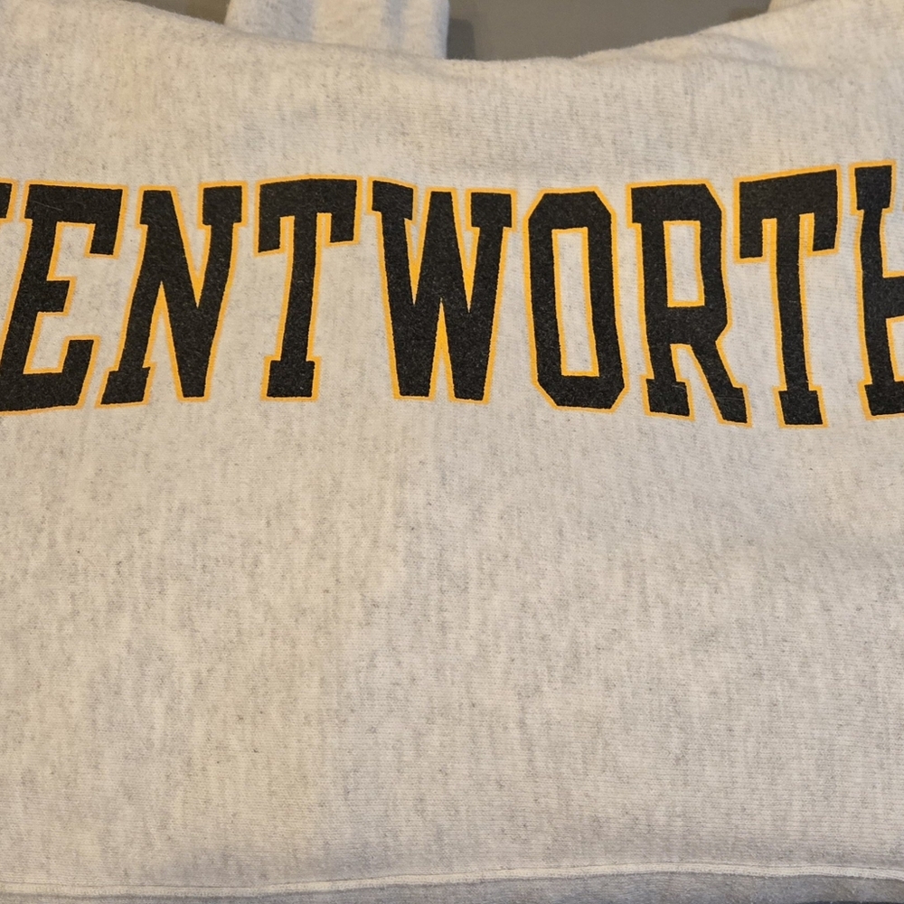 WENTWORTH University Sweatshirt LARGE - Picture 2 of 3